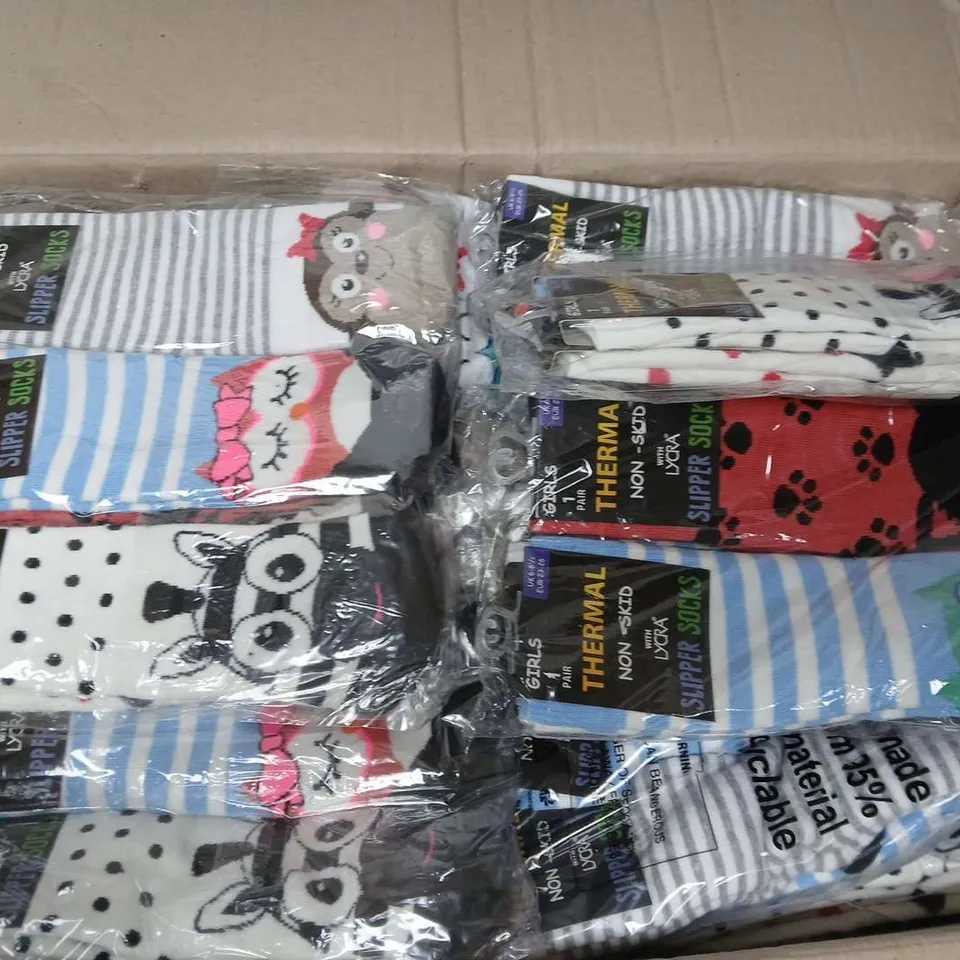 APPROXIMATELY 120 PACKS OF SOCKS TO INCLUDE KIDS THERMAL SOCKS & DEEP SEA BABY SHARKS (VARIOUS SIZES AND COLOURS)