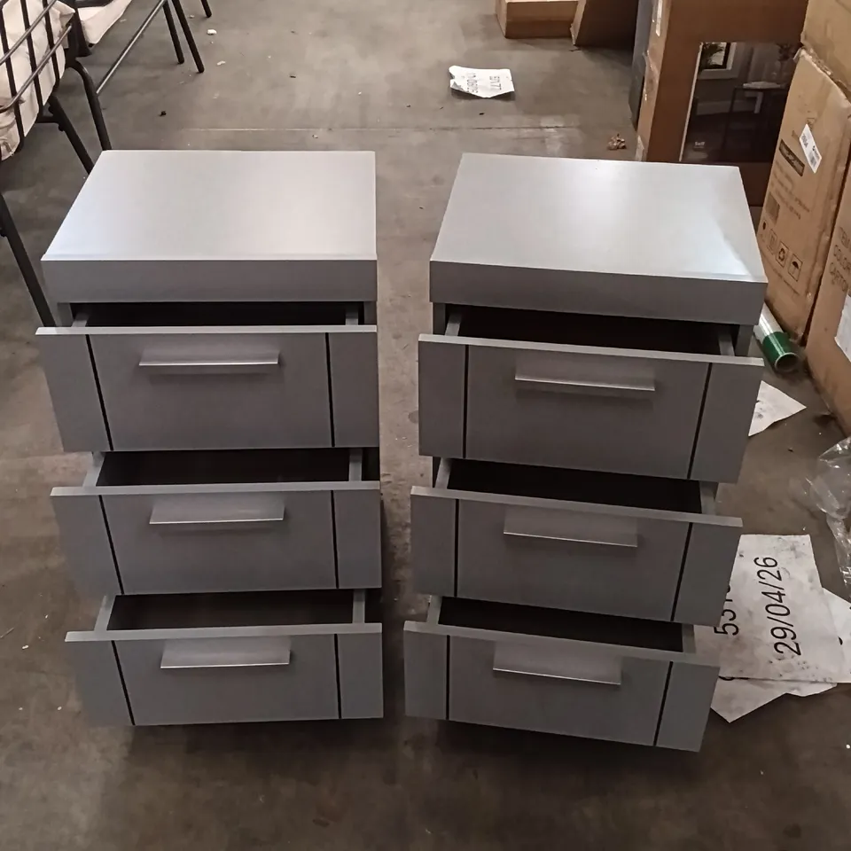 PAIR OF MODERN 3-DRAWER BEDSIDE CABINETS - GREY