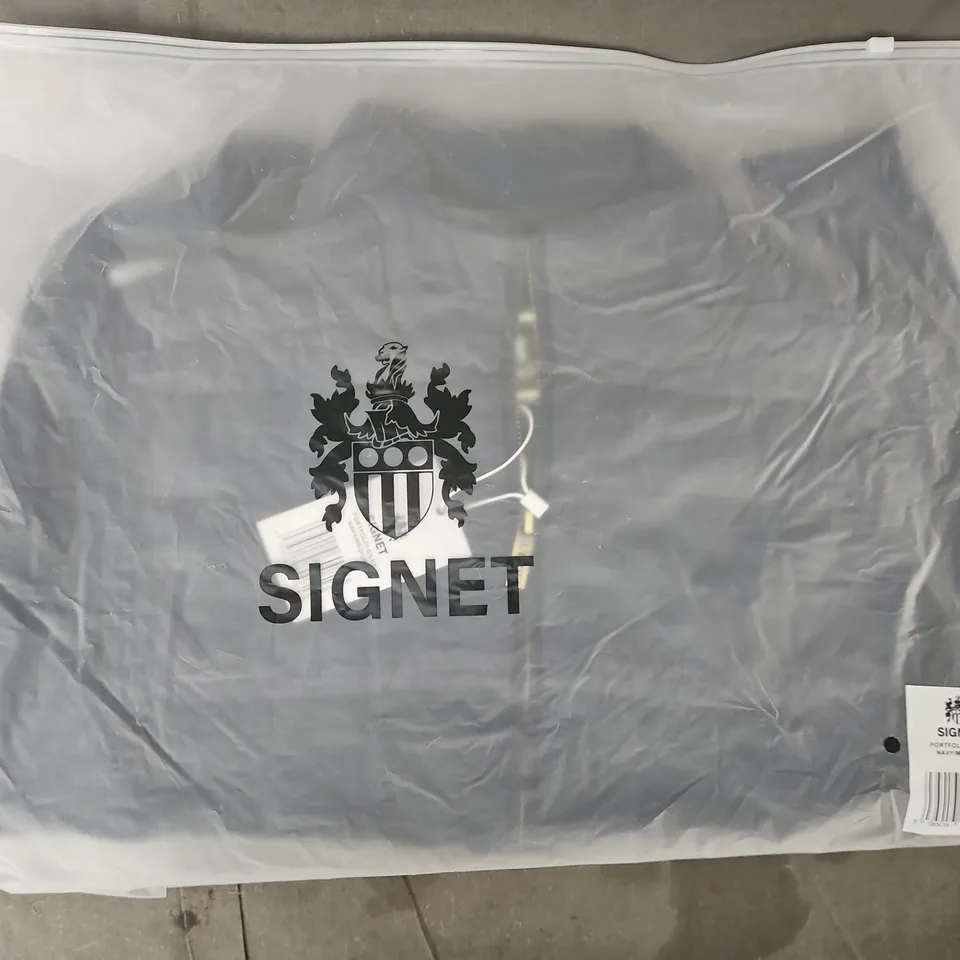 BAGGED SIGNET PORTFOLIO GILET IN NAVY SIZE MEDIUM