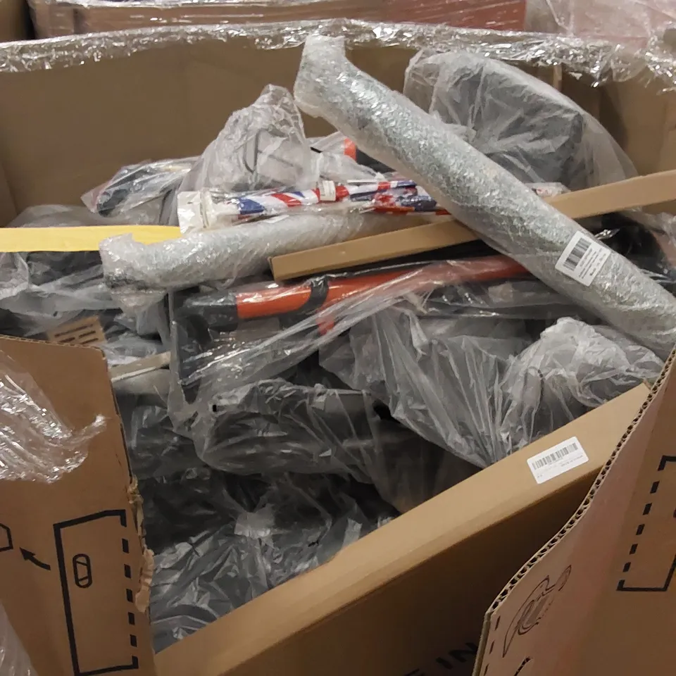 PALLET OF ASSORTED HOUSEHOLD ITEMS AND CONSUMER PRODUCTS. INCLUDES MANUAL PUMPS, LAUNDRY BASKE, DISH DRAINER RACKS ETC 