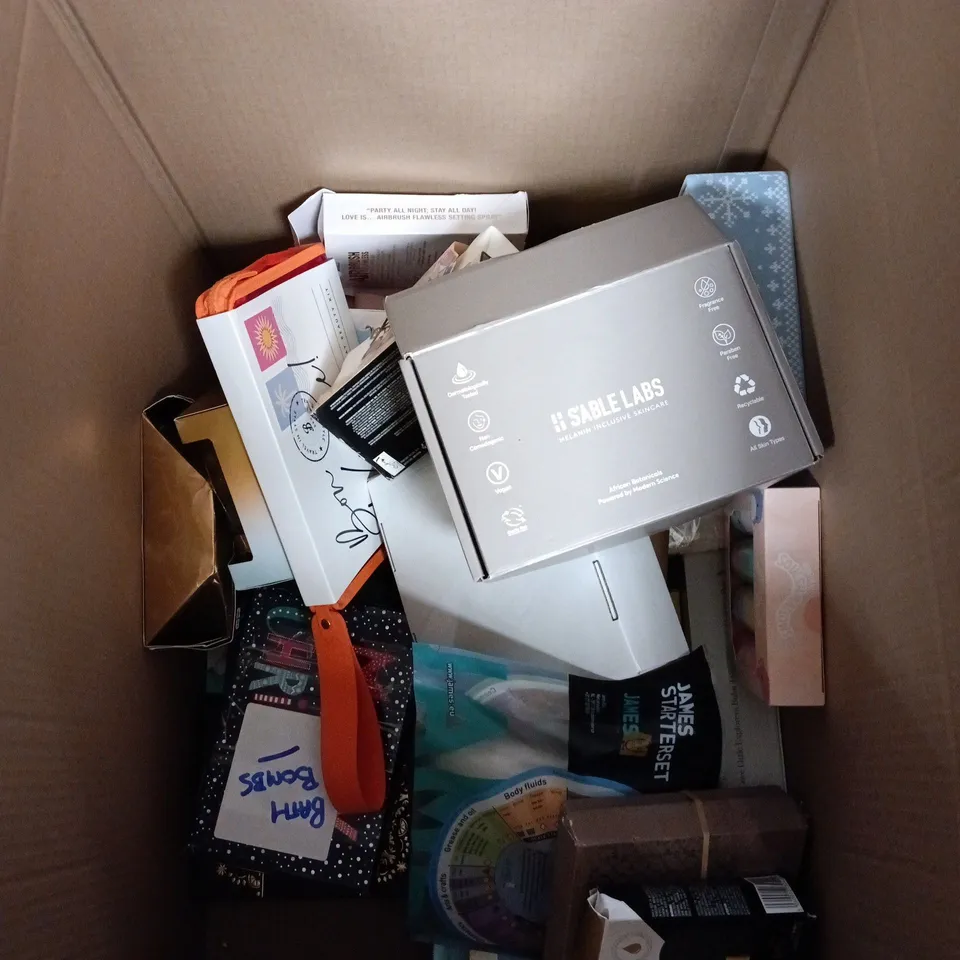 BOX OF APPROXIMATELY 30 ASSORTED COSMETIC BOX SET ITEMS TO INCLDE NEXT FLOWERS, SO?, TED BAKER, SUPERDRY ETC