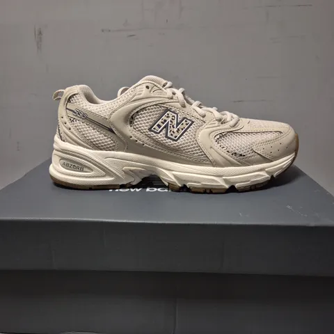 BOXED NEW BALANCE MOONBEAM LACE UP TRAINERS, CREAM - UK SIZE 5