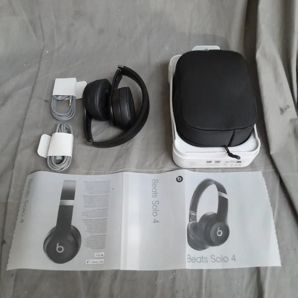 BEATS SOLO 4 BLACK 