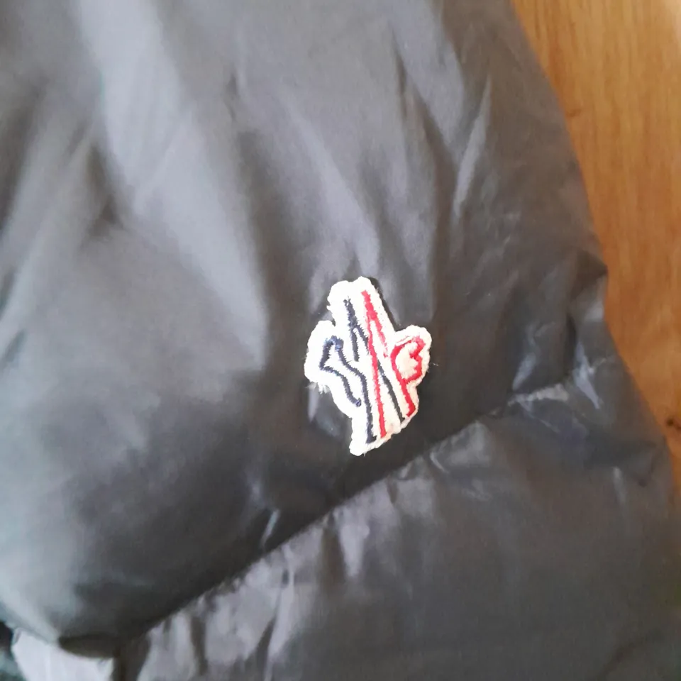 MONCLER GRENOBLE RODENBERG COAT IN BLACK GARMENT BACK INCLUDED RRP £187.61