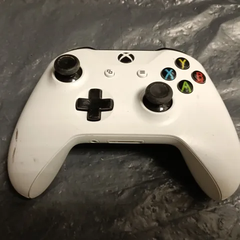 MICROSOFT XBOX ONE WIRELESS CONTROLLER IN WHITE