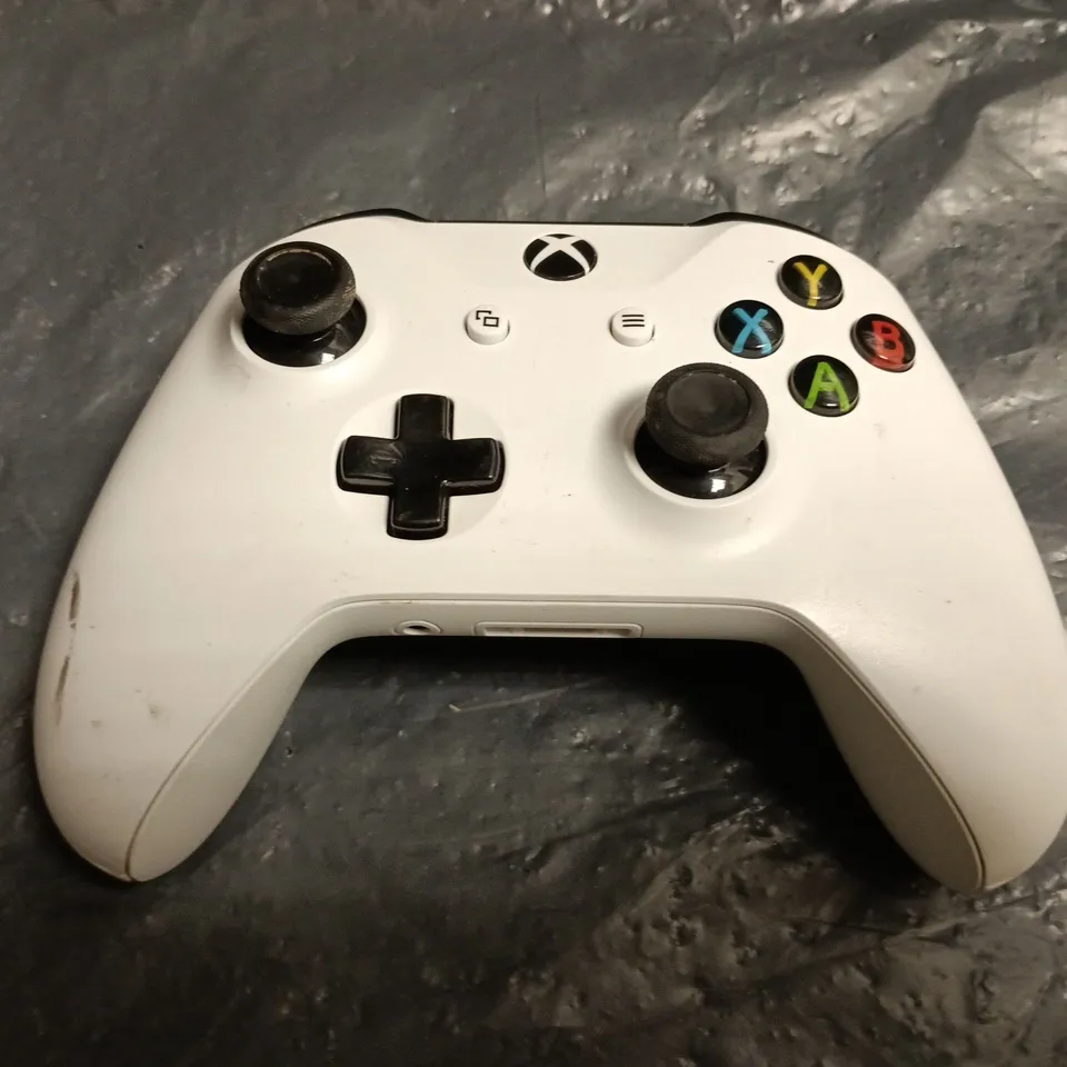 MICROSOFT XBOX ONE WIRELESS CONTROLLER IN WHITE