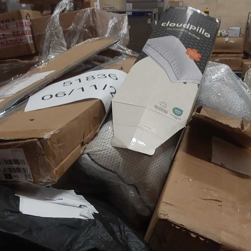 PALLET OF ASSORTED ITEMS INCLUDING: DAYPLUS CORDLESS VACUUM CLEANERS, CLOUD PILLOWS ECT