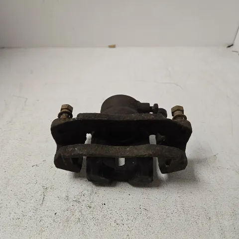 USED AUTOMOTIVE BRAKE CALIPER ASSEMBLY WITH MOUNTING BRACKET – RUSTY 