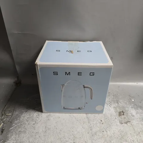 BOXED SMEG WHITE ELECTRIC KETTLE
