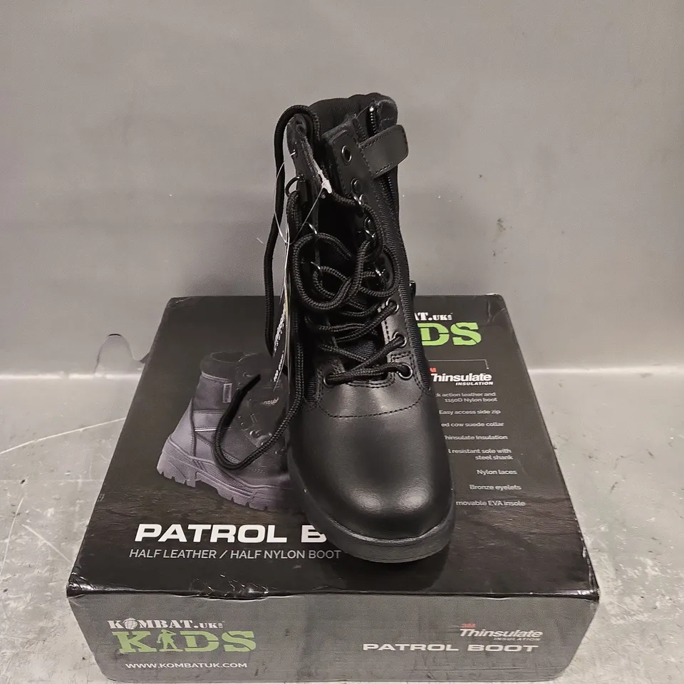 BOXED PAIR OF KOMBAT UK CHILDRENS PATROL BOOTS - 4