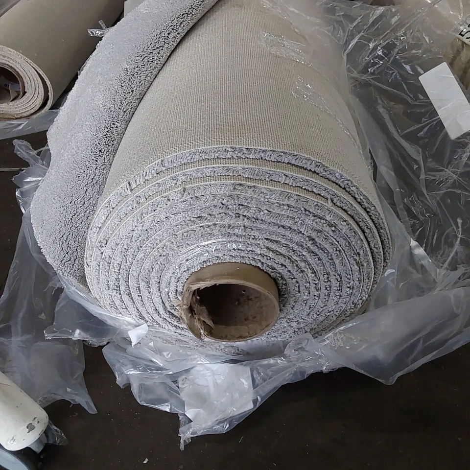 ROLL OF QUALITY EC HEARTLAND ULTRA FRANKLEY CARPET // SIZE: APPROXIMATELY 9 X 5m