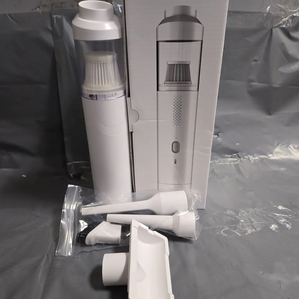 BOXED HOUSEHOLD/VEHICLE VACUUM CLEANER IN WHITE