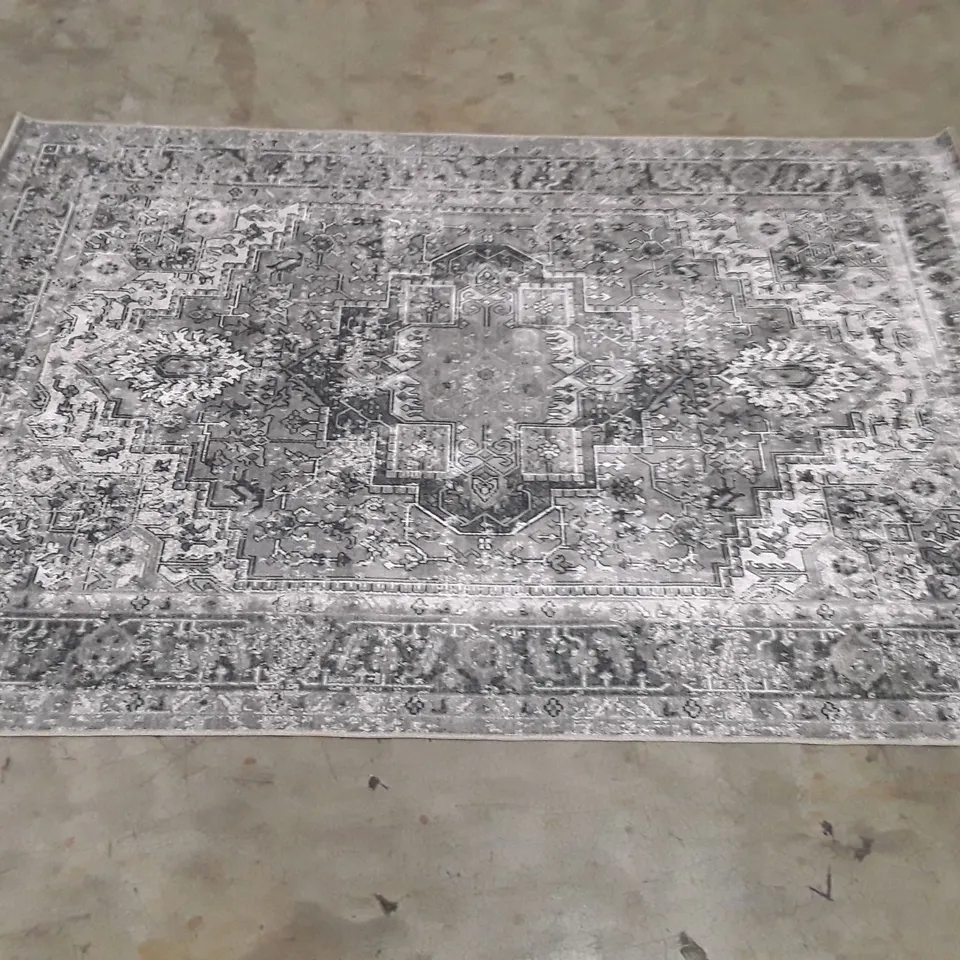 QUALITY DESIGNER AREA RUG // APPROX SIZE: 200 x 290cm