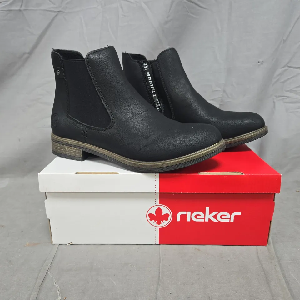BOXED PAIR OF RIEKER CHELSEA ANKLE BOOTS IN BLACK SIZE 6