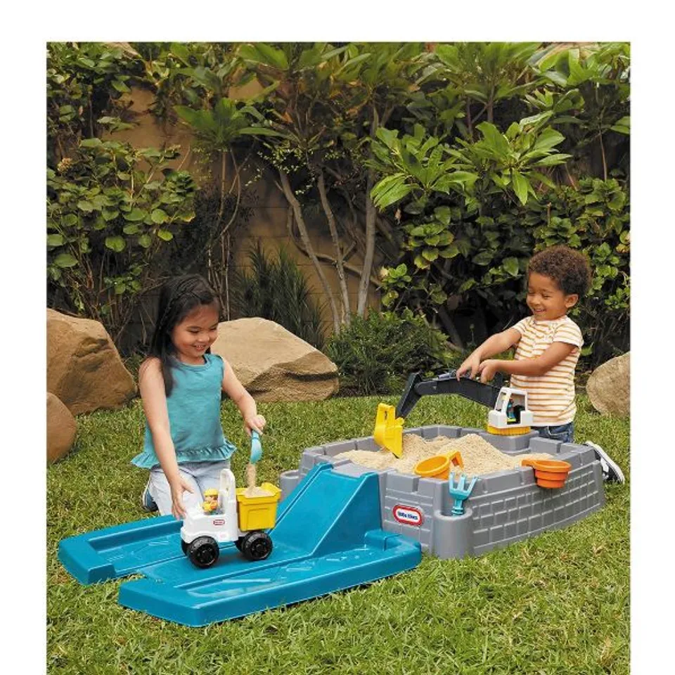 BOXED LITTLE TIKES DIRT DIGGERS EXCAVATOR SANDBOX 