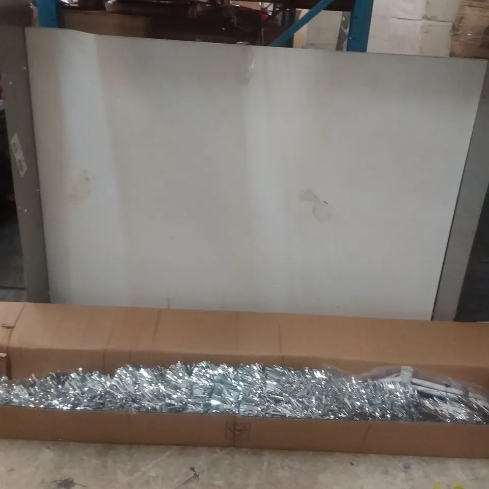 BOXED SILVER FIBRE OPTIC 5FT TREE