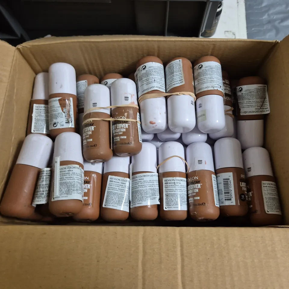 LOT OF APPROXIMATELY 55 REVLON COLOURSTAY LIGHT COVER 30ML FOUNDATIONS - 550 CARAMEL