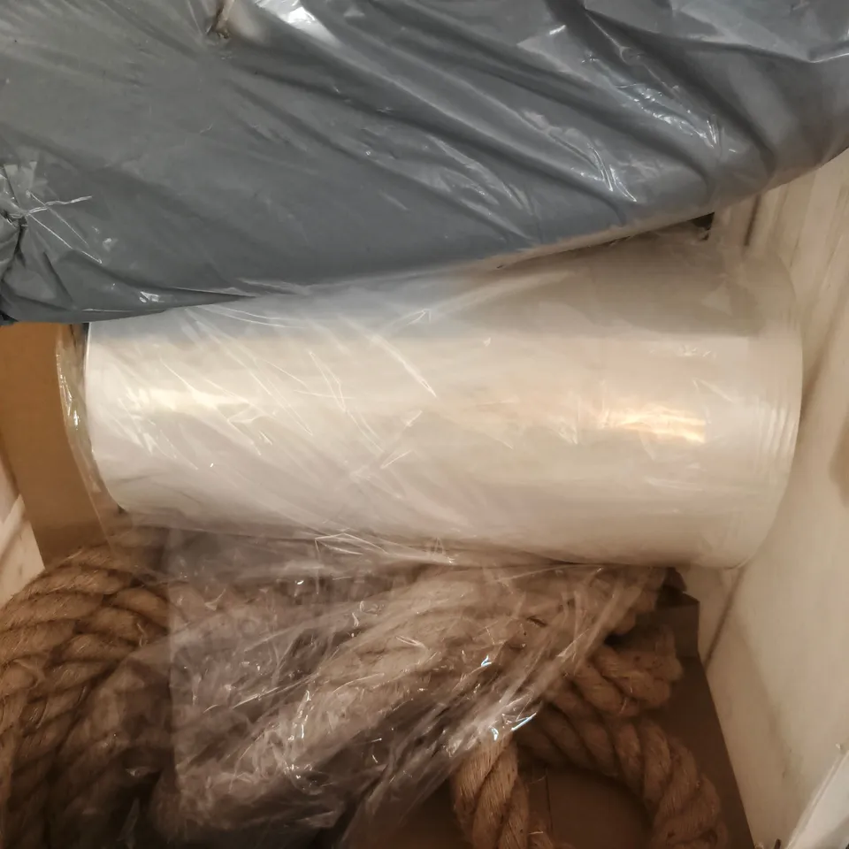 CAGE OF APPROXIMATELY 10 ASSORTED HOUSEHOLD ITEMS TO INCLUDE ROPE, ETC - COLLECTION ONLY