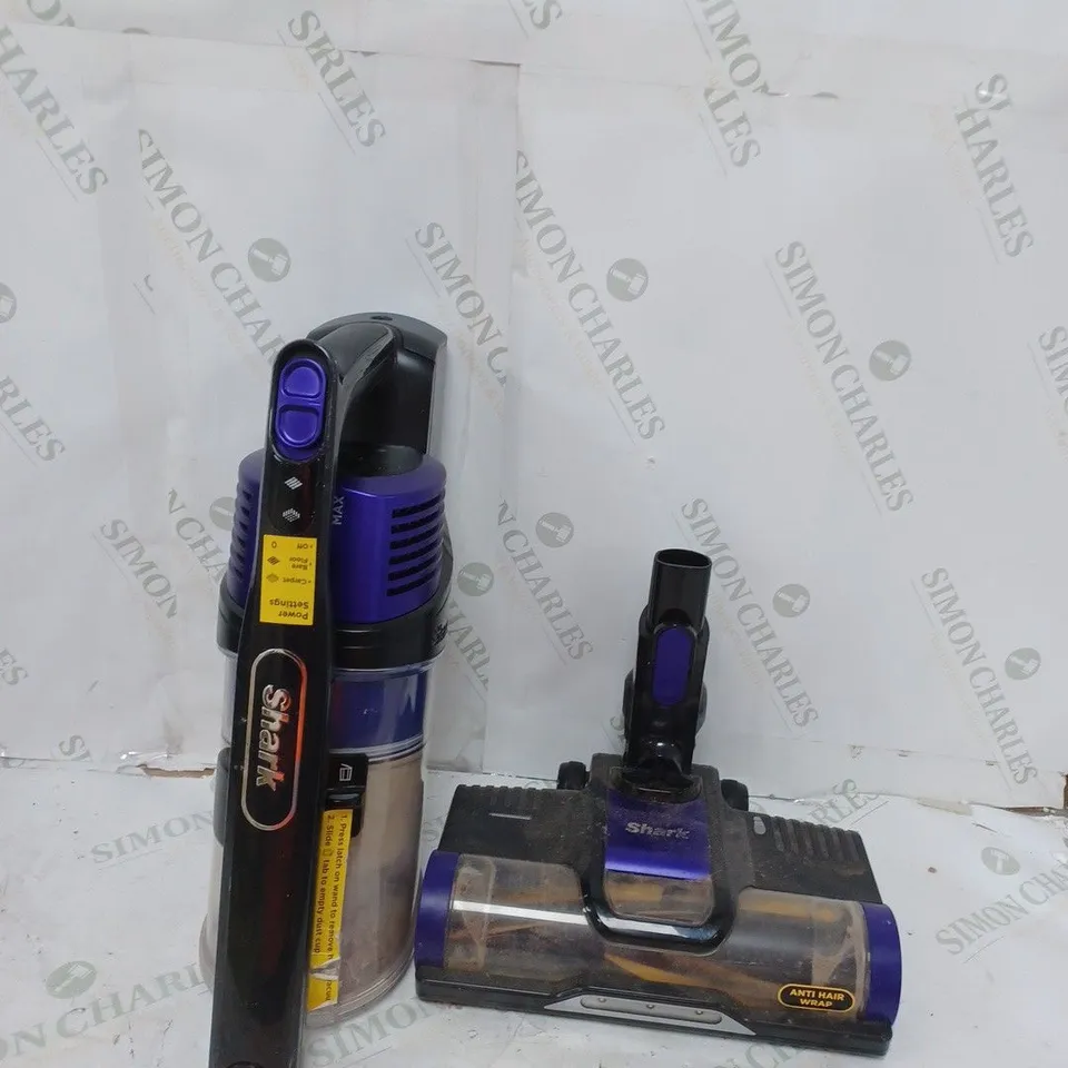SHARK ANTI HAIR WRAP CORDLESS PET VACUUM CLEANER IZ202UKT