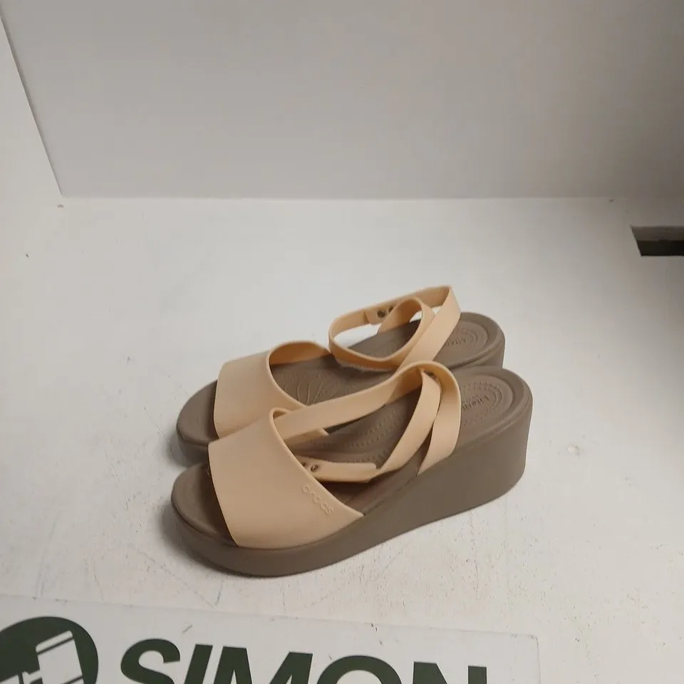 CROCS BEIGE PLATFORM WEDGE SANDALS – WOMEN'S 10