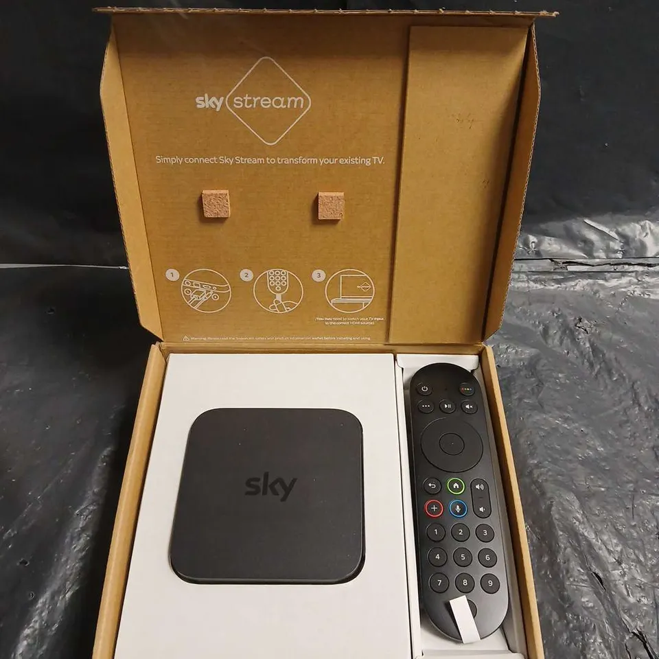 SKY STREAM SET-TOP BOX WITH REMOTE – BOXED