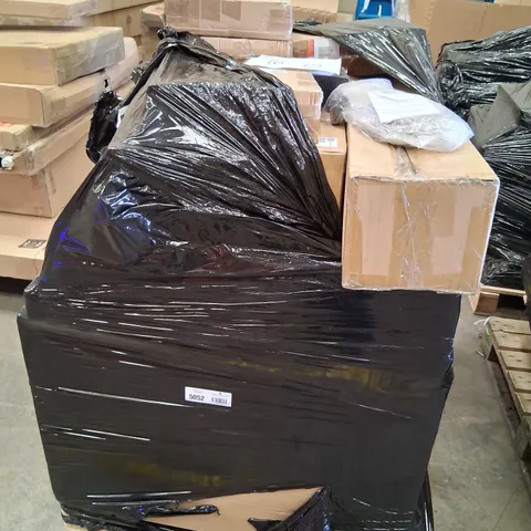 PALLET OF APPROXIMATELY 38 ASSORTED GARDEN PRODUCTS TO INCLUDE; LED BUTTERFLY, FAUX ELEPHANT EAR AND WINDCHIMES