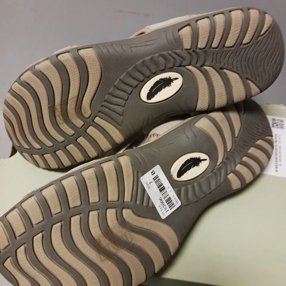 BOXED PAIR OF FREE SPIRIT SANDALS, KHAKI - UK SIZE 7