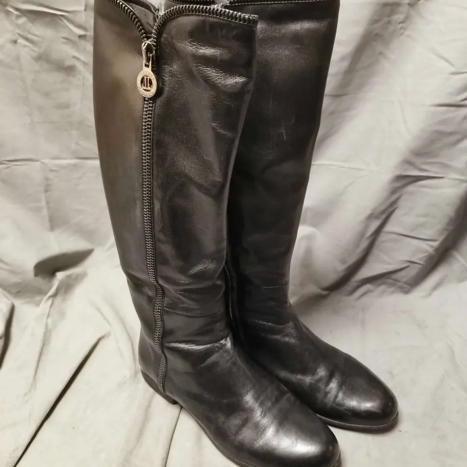 MARCO TOZZI KNEE HIGH BOOTS IN BLACK - 6.5