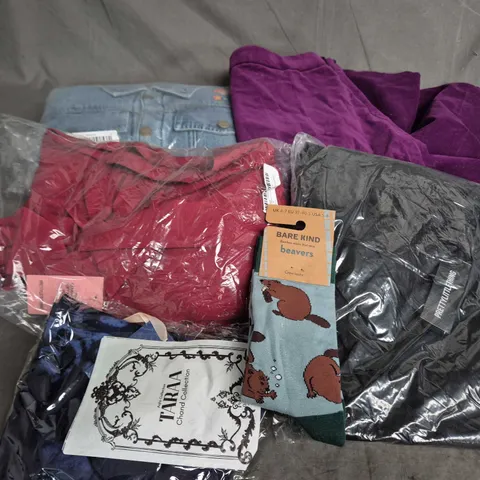 APPROXIMATELY 20 ASSORTED CLOTHING ITEMS IN VARIOUS SIZES, STYLES & COLOURS TO INCLUDE BRANDS SUCH AS BARE KIND, PRETTYLITTLETHING, ASPIGA, ETC - COLLECTION ONLY