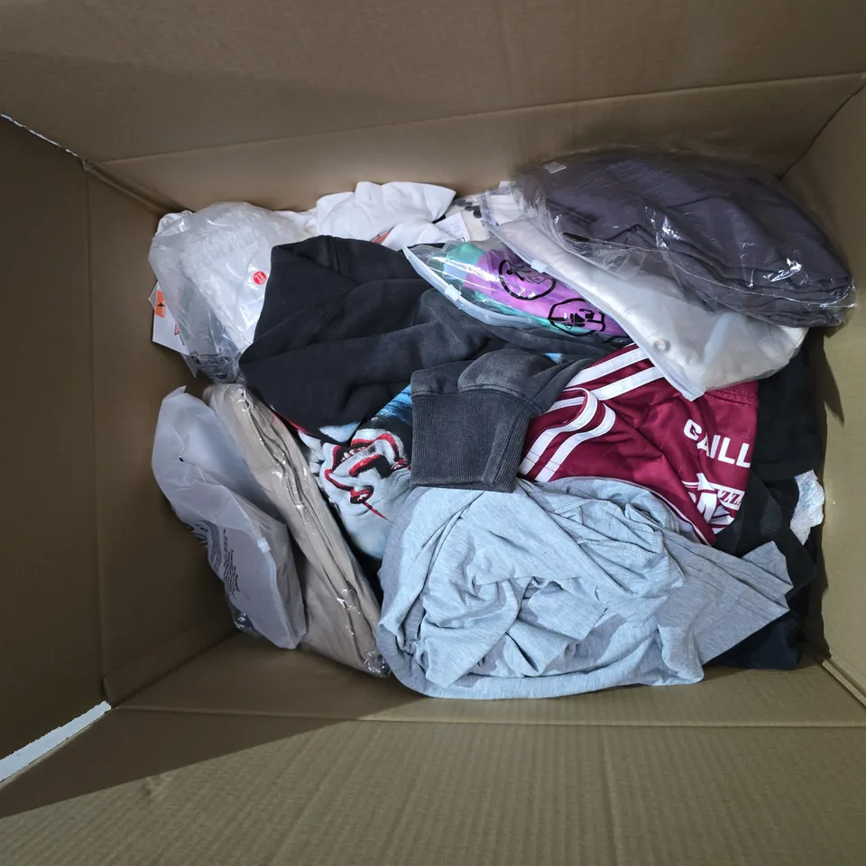 BOX OF APPROXIMATELY 25 CLOTHING ITEMS INCLUDING:NEXT JEANS, FUR GILLET AND GREY SHIRT 