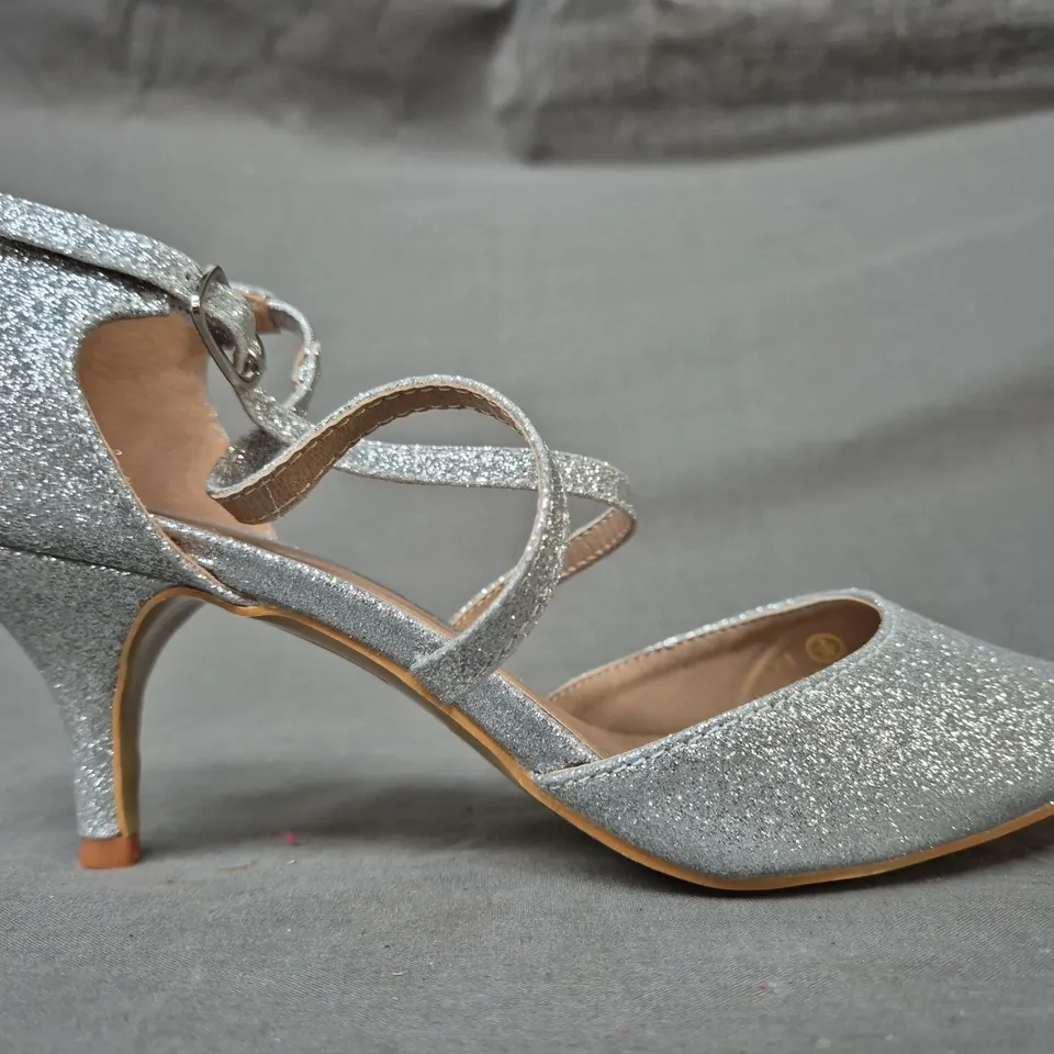 BOXED PAIR OF WHERE'S THAT FROM POINTED TOE HEELED BRIDAL SANDALS IN SILVER GLITTER SIZE UK 3