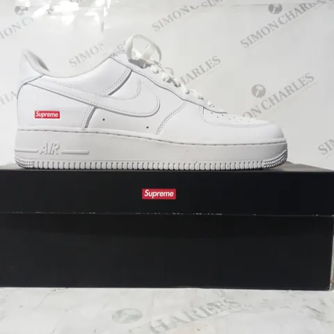 BOXED PAIR OF NIKE AIR FORCE 1 LOW SP SHOES IN WHITE UK SIZE 8.5
