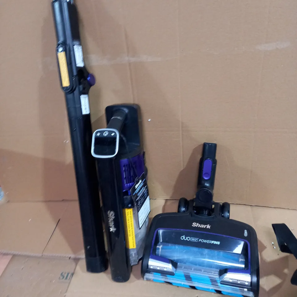SHARK COMPLETE HOME CORDLESS STICK VACUUM
