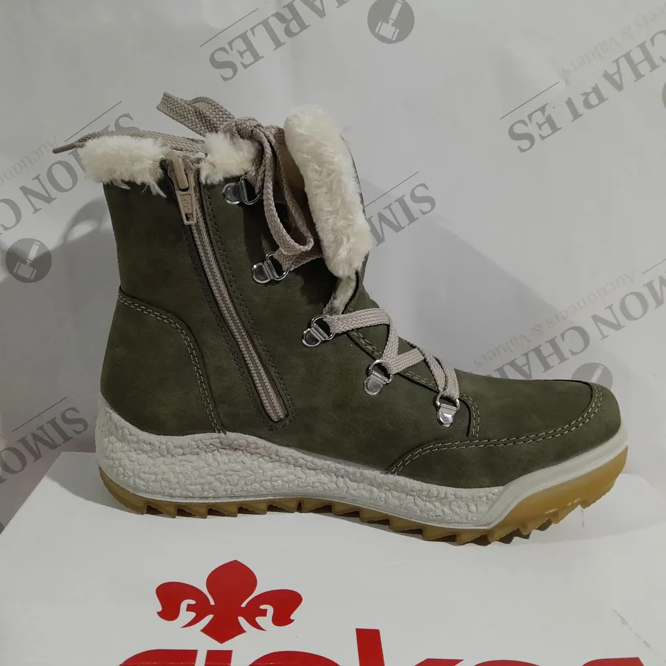 BOXED PAIR OF RIEKER WATER RESISTANT WARM LINED HIKING BOOTS IN KHAKI - SIZE 6