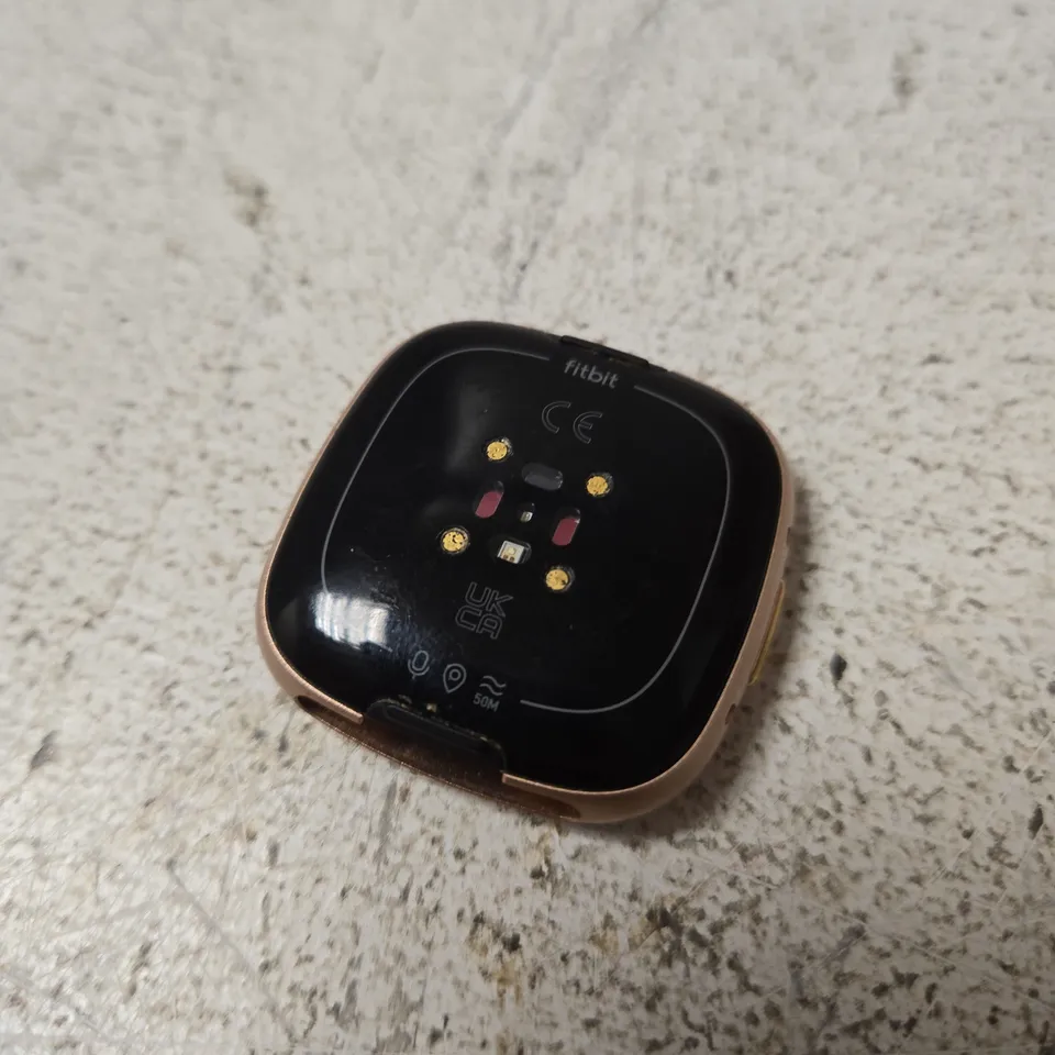 FITBIT VERSA 4 COPPER ROSE