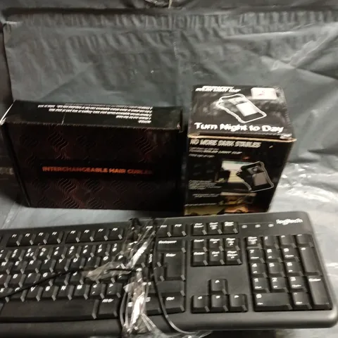 APPROXIMATELY 10 ASSORTED ELECTRICAL PRODUCTS TO INCLUDE KEYBOARD, SOLAR LIGHT, HAIR CURLERS ETC 