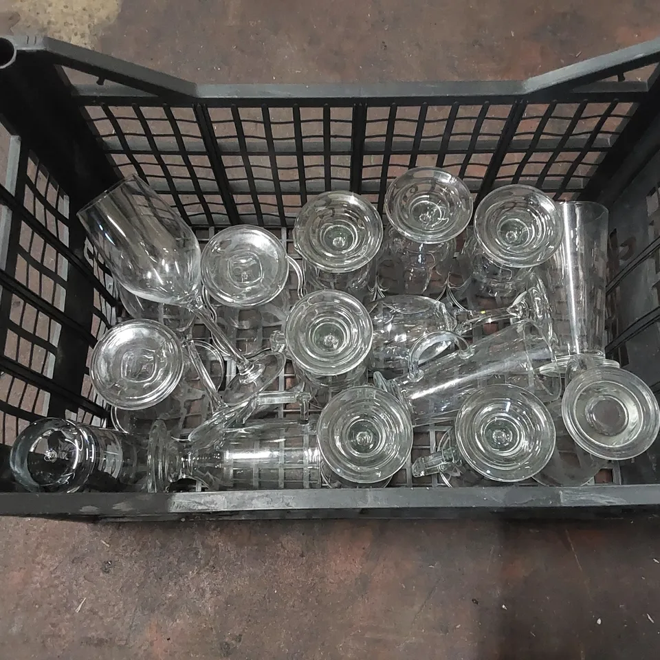 BOX OF ASSORTED GLASSWARE PRODUCTS TO INCLUDE: WINE GLASSES, DRINKS GLASSES, HOT CHOCOLATE GLASSES ECT - QUANTITY UNSPECIFIED