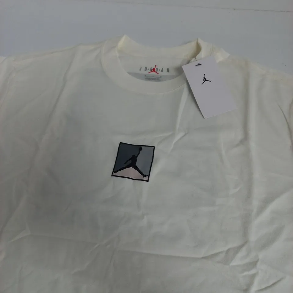 AIR JORDAN X WHITE GRAPHIC TEE - SIZE M