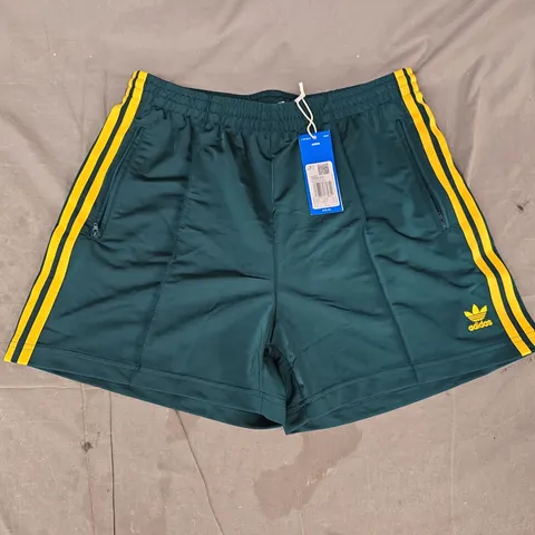 ADIDAS FIREBIRD SHORTS IN GREEN/YELLOW SIZE MEDIUM