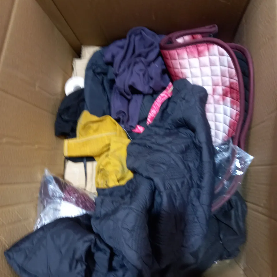 BOX OF ASSORTED CLOTHING ITEMS TO INCLUDE COATS, LEGGINGS, CARDIGANS ETC 