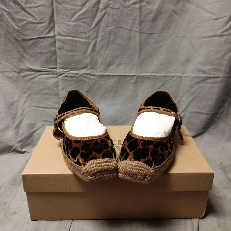 BOXED PAIR OF  PENELOPE CHILVERS FLORA LEOPARD VELVET ESPADRILLE – UK 5 (EU 38) BROWN