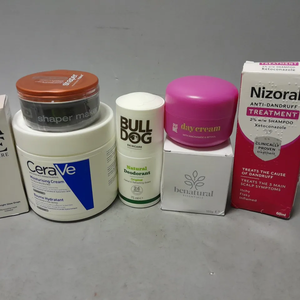 APPROXIMATELY 20 ASSORTED COSMETIC ITEMS TO INCLUDE - BULLDOG NATURAL DEODORANT - NIZORAL ANTI-DANDRUFF TREATMENT SHAMPOO - GIVE ME DAY CREAM