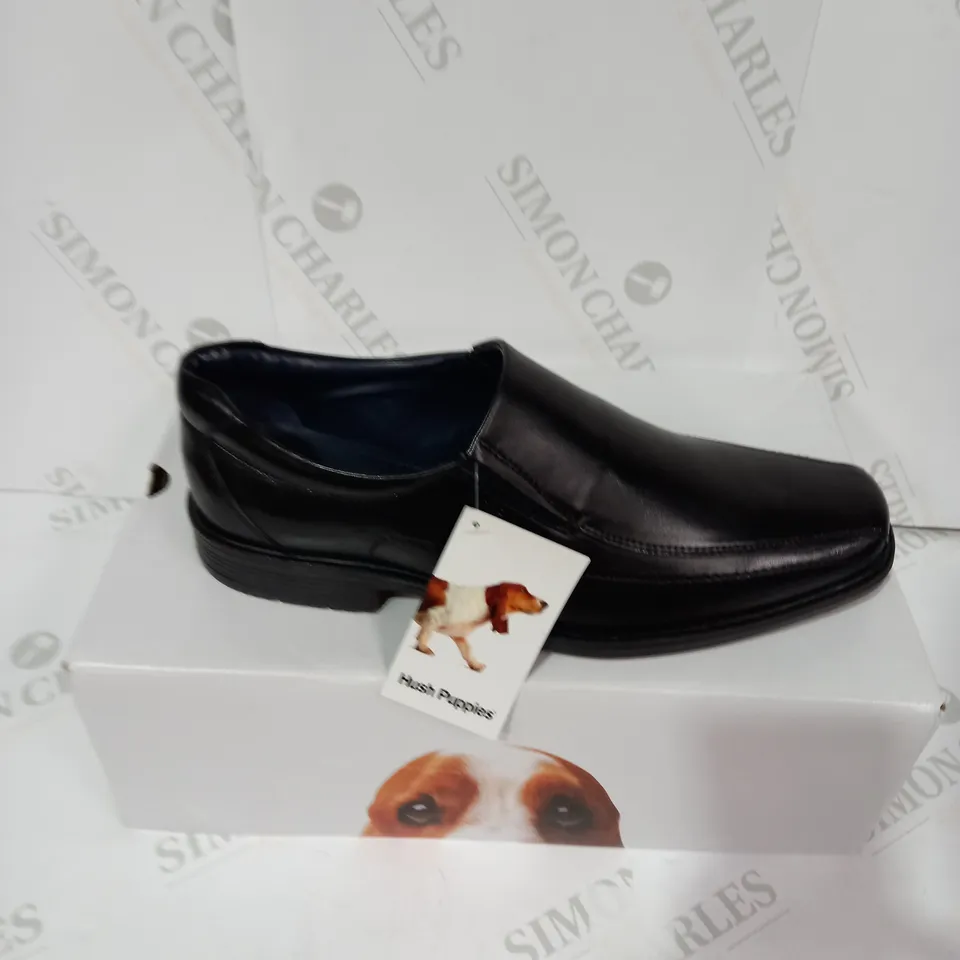 BOXED PAIR OF HUSH PUPPIES SHOES SIZE 41