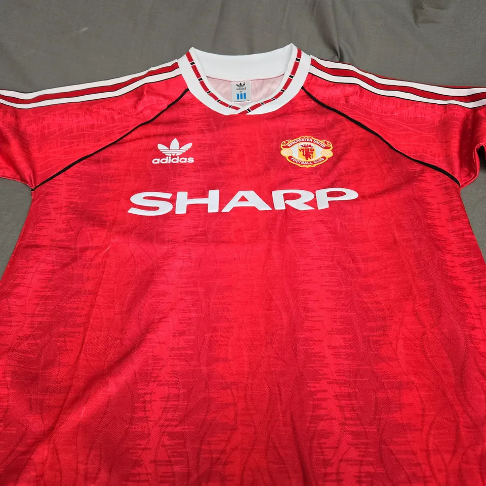 MANCHESTER UNITED FC RETRO HOME SHIRT SIZE M