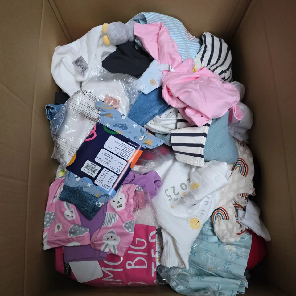 BOX OF APPROXIMATELY 25 ASSORTED KIDS CLOTHING ITEMS TO INCLUDE - TOP , SHORTS , T-SHIRT ETC