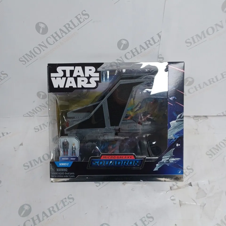 STAR WARS - DELUXE VEHICLE  RRP £29.99