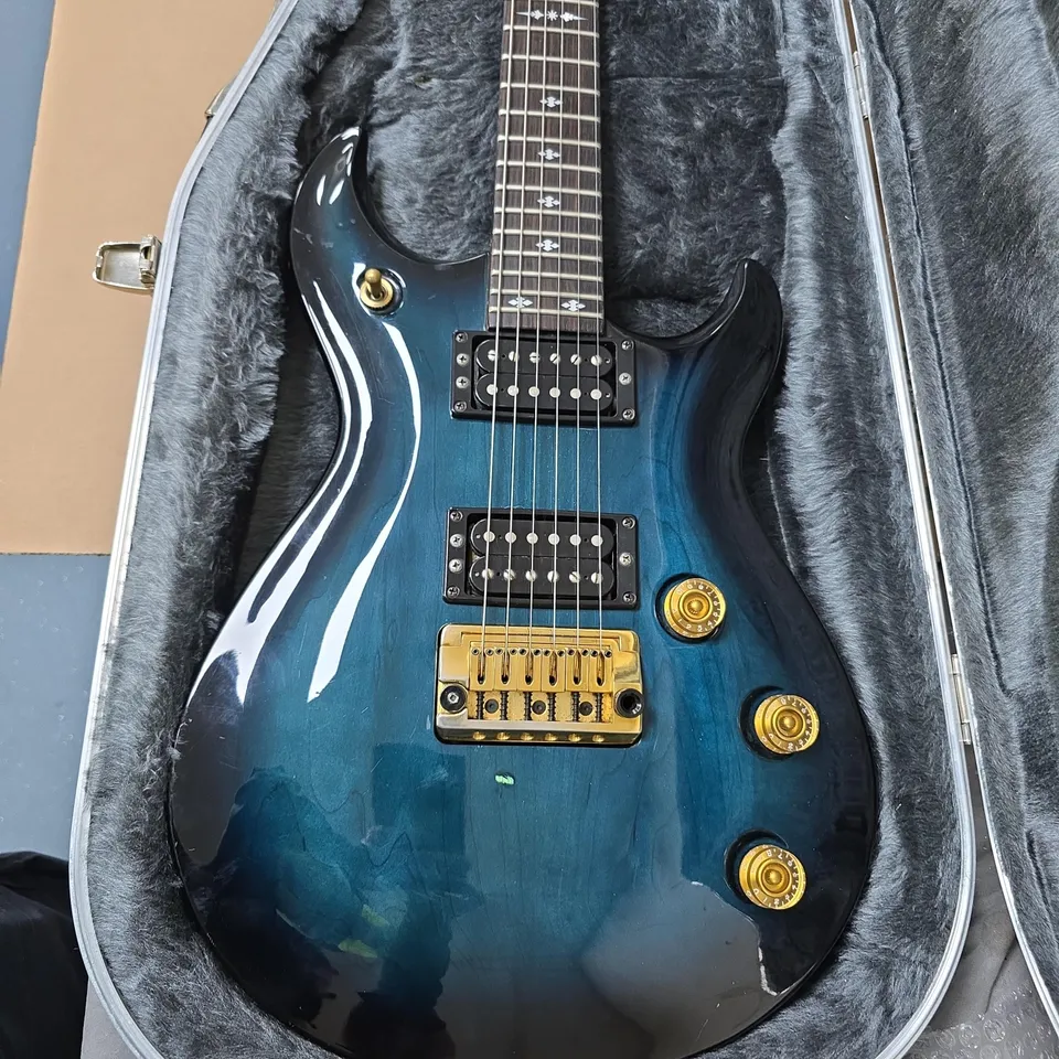 YAMAHA YSG ELECTRIC GUITAR WITH CARRY CASE 