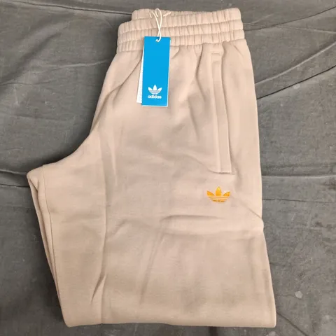 UK M ADIDAS ORIGINALS SWEATPANTS – BEIGE