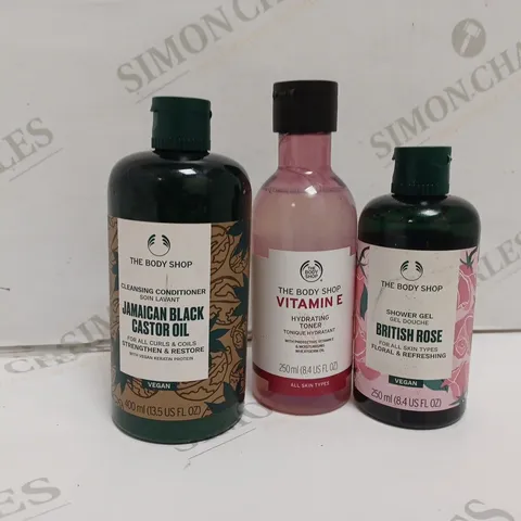 APPROXIMATELY 10 ASSORTED THE BODY SHOP HEALTH AND BEAUTY PRODUCTS TO INCLUDE JAMAICAN BLACK CASTOR OIL, VITAMIN E HYDRATING TONER, BRITISH ROSE SHOWER GEL