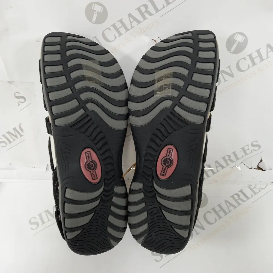 EARTH SPIRIT HAMPTON BLACK SANDALS - 5